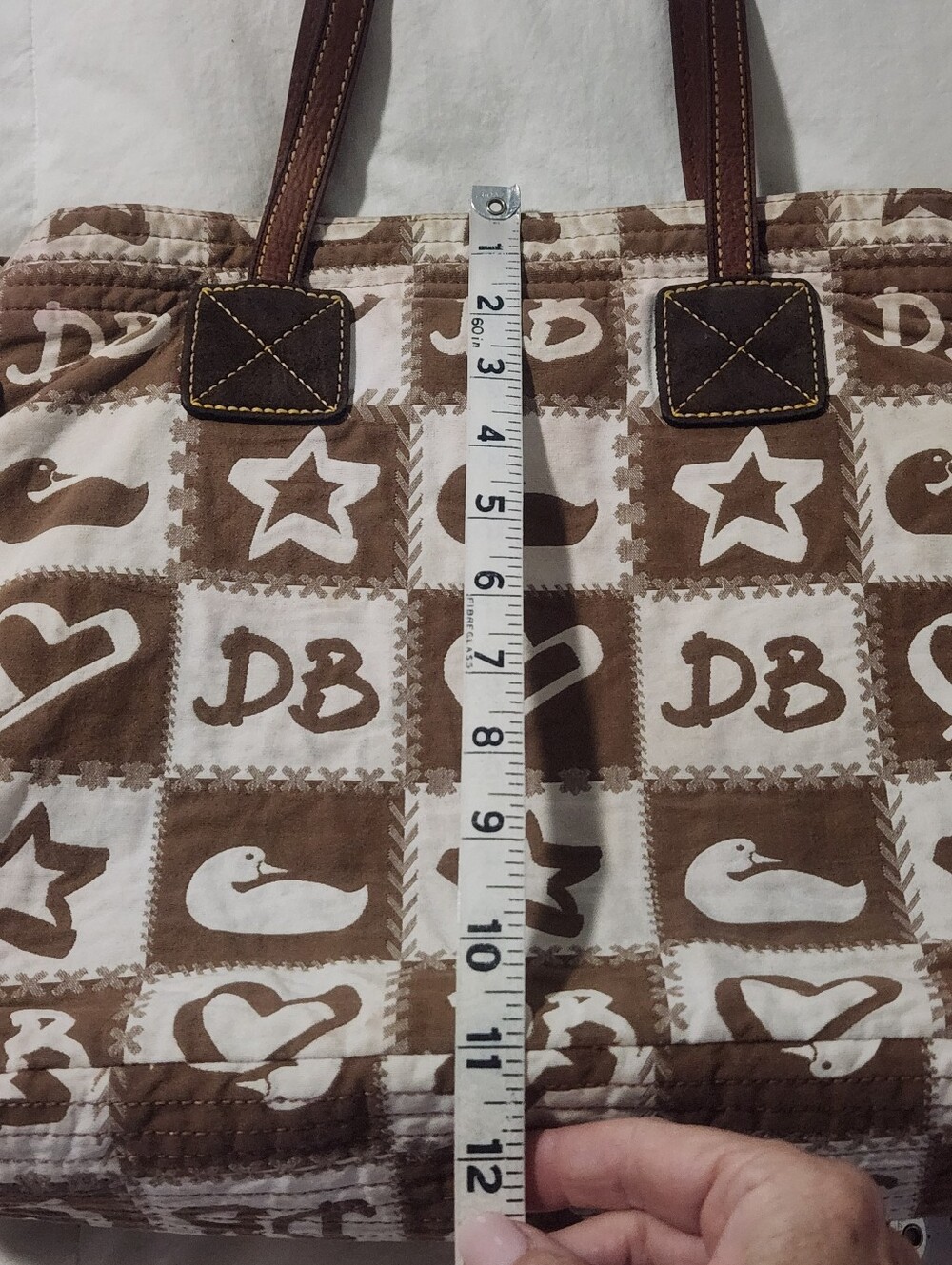 vintage Dooney & Bourke patchwork shoulder tote featuring a brown-and-cream - Picture 9 of 11